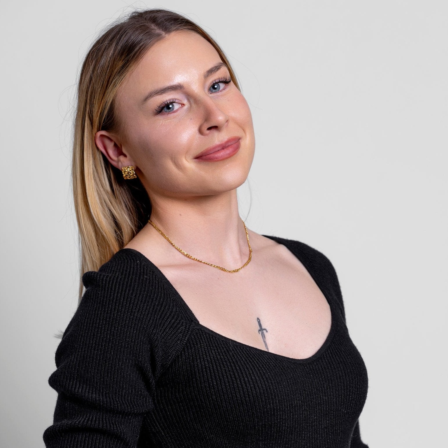 Model wearing Kim Figaro chain necklace in 18K gold-plated finish at the collarbone