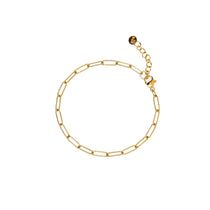 Gold paperclip chain bracelet with a lobster clasp, adjustable extender, and Zoé tag, in 18k gold plating.